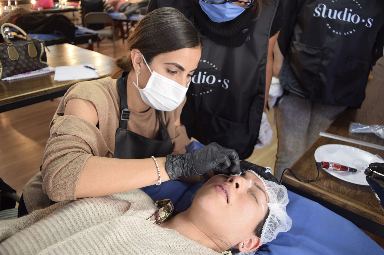 Taking Helpful and Insightful Courses on Microblading – Why You Should Hop on the Trend