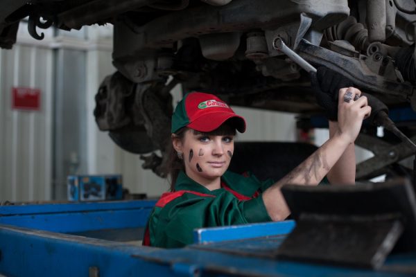 5 Signs It’s Time to Replace Your Car Parts