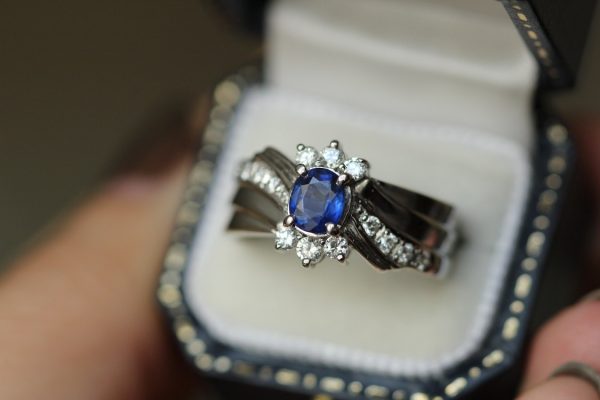 Customizing Your Engagement Ring – How to Make It Unique